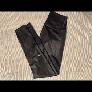 Alo yoga high waist legging (gently used)